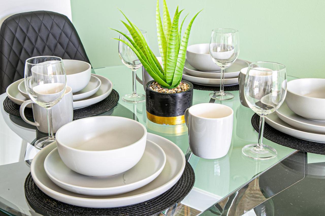 Penthouse Apartment - City Centre - Secure Parking, Balcony, Self-Check-In, Fast Wifi And Smart Tv With Netflix By Yoko Property Milton Keynes Eksteriør billede