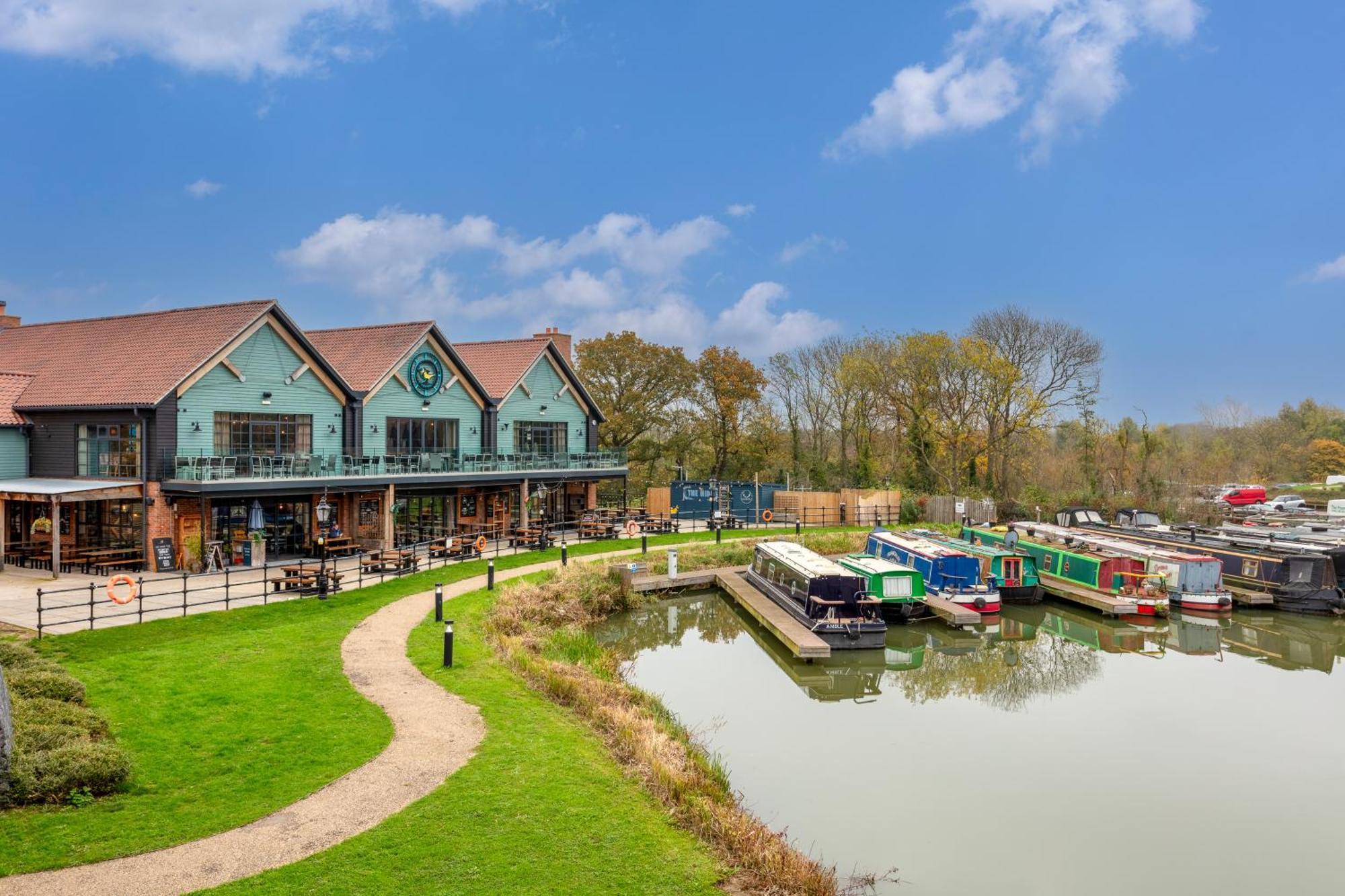 Penthouse Apartment - City Centre - Secure Parking, Balcony, Self-Check-In, Fast Wifi And Smart Tv With Netflix By Yoko Property Milton Keynes Eksteriør billede