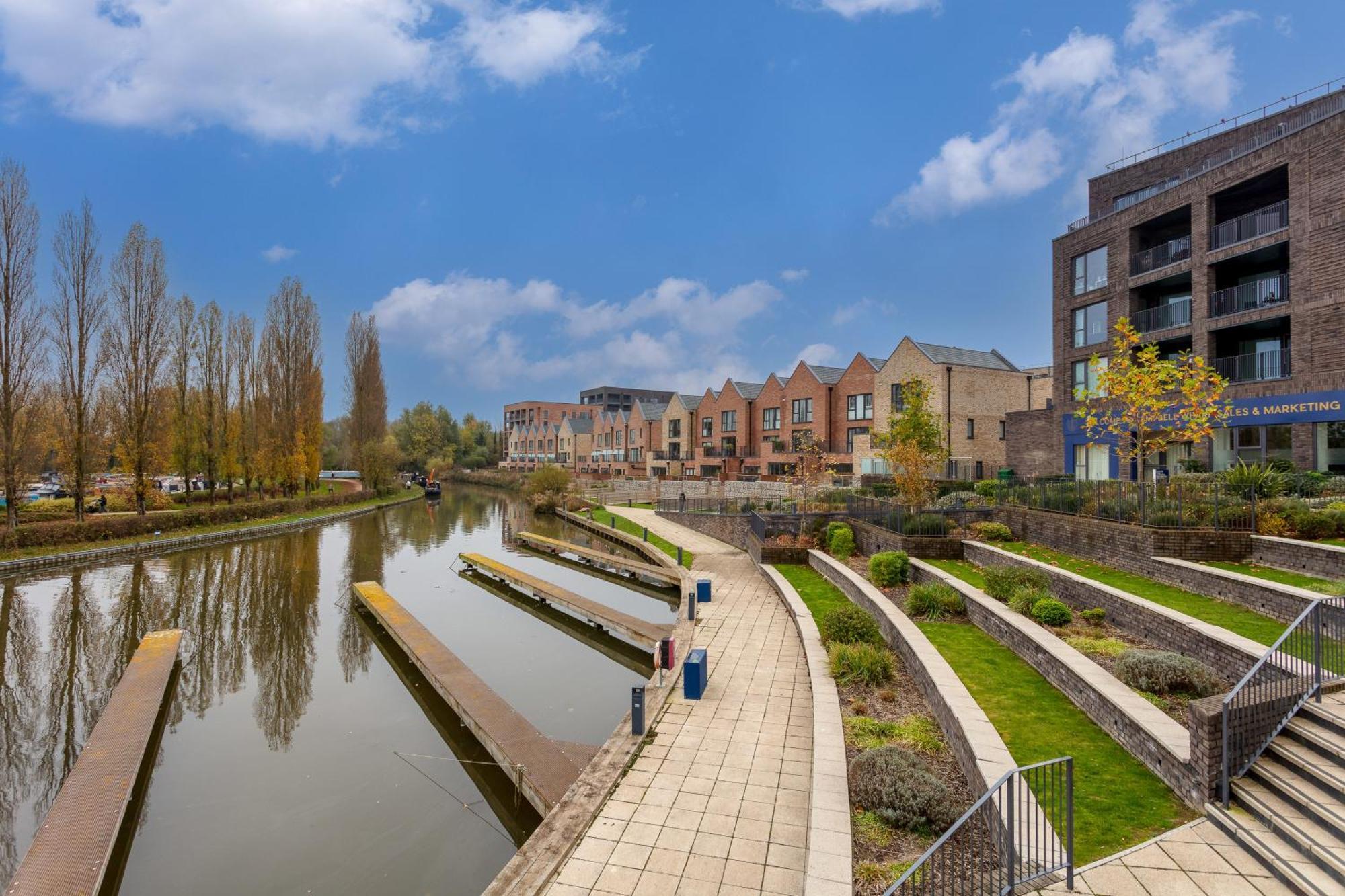 Penthouse Apartment - City Centre - Secure Parking, Balcony, Self-Check-In, Fast Wifi And Smart Tv With Netflix By Yoko Property Milton Keynes Eksteriør billede