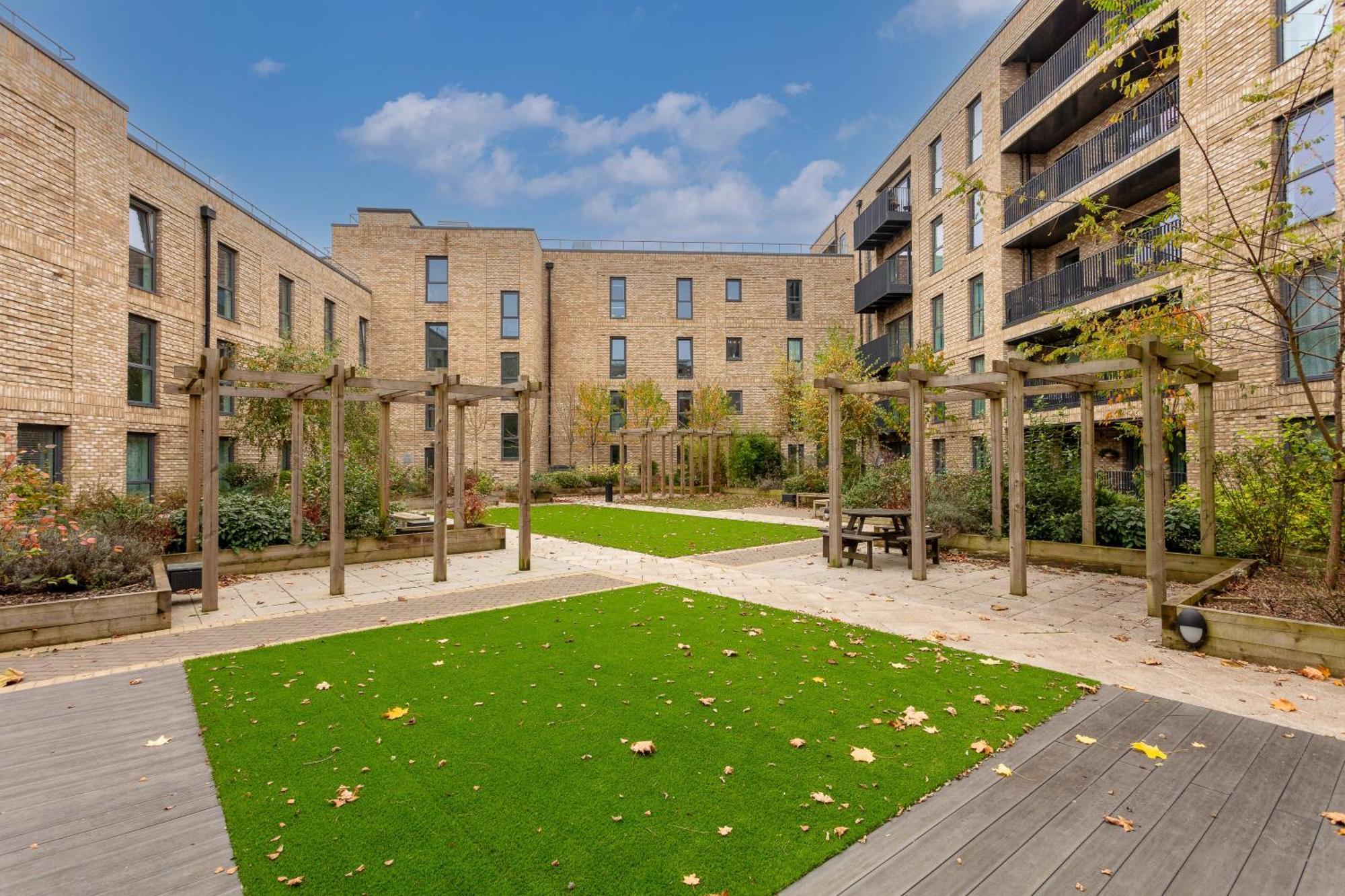 Penthouse Apartment - City Centre - Secure Parking, Balcony, Self-Check-In, Fast Wifi And Smart Tv With Netflix By Yoko Property Milton Keynes Eksteriør billede