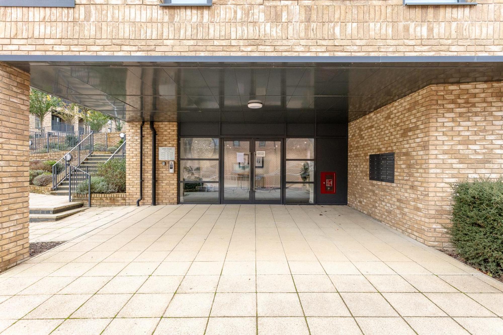 Penthouse Apartment - City Centre - Secure Parking, Balcony, Self-Check-In, Fast Wifi And Smart Tv With Netflix By Yoko Property Milton Keynes Eksteriør billede