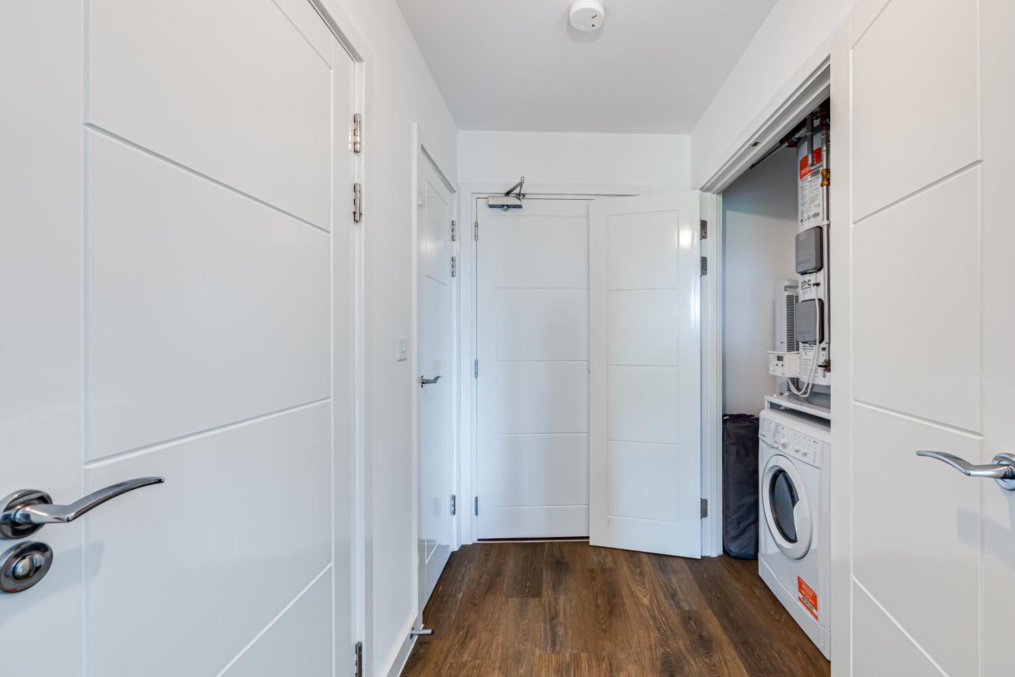 Penthouse Apartment - City Centre - Secure Parking, Balcony, Self-Check-In, Fast Wifi And Smart Tv With Netflix By Yoko Property Milton Keynes Eksteriør billede