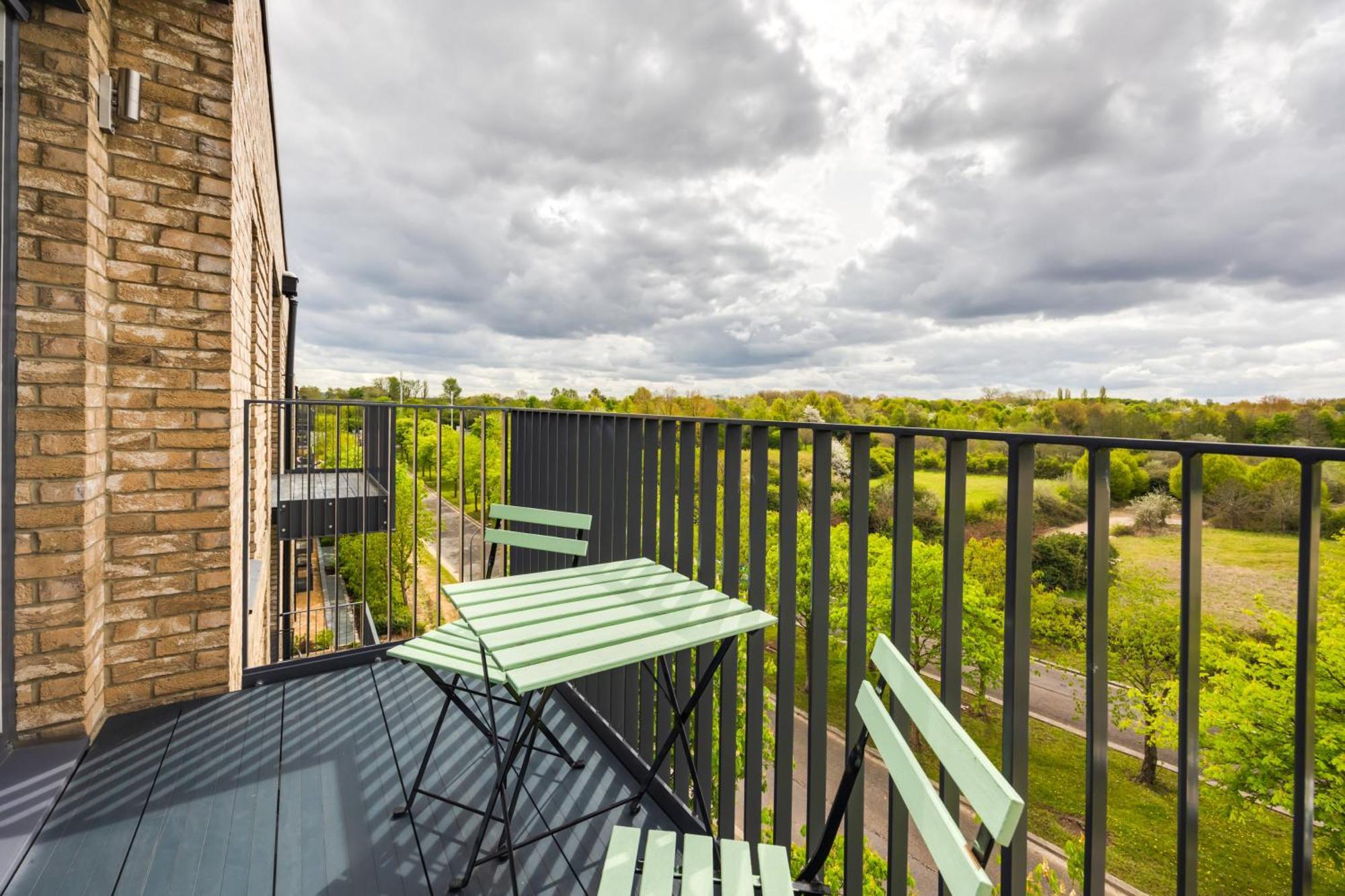 Penthouse Apartment - City Centre - Secure Parking, Balcony, Self-Check-In, Fast Wifi And Smart Tv With Netflix By Yoko Property Milton Keynes Eksteriør billede