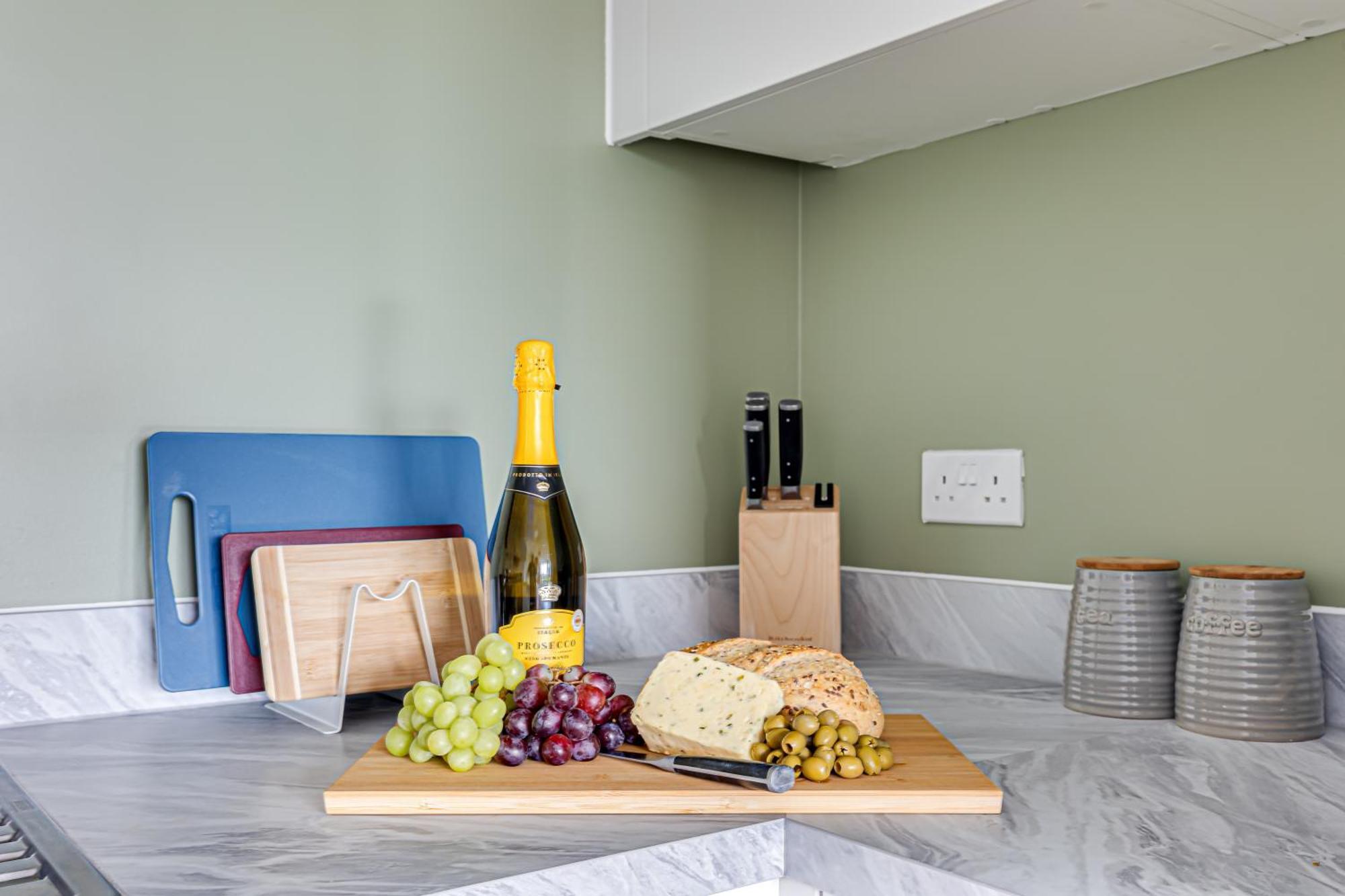 Penthouse Apartment - City Centre - Secure Parking, Balcony, Self-Check-In, Fast Wifi And Smart Tv With Netflix By Yoko Property Milton Keynes Eksteriør billede