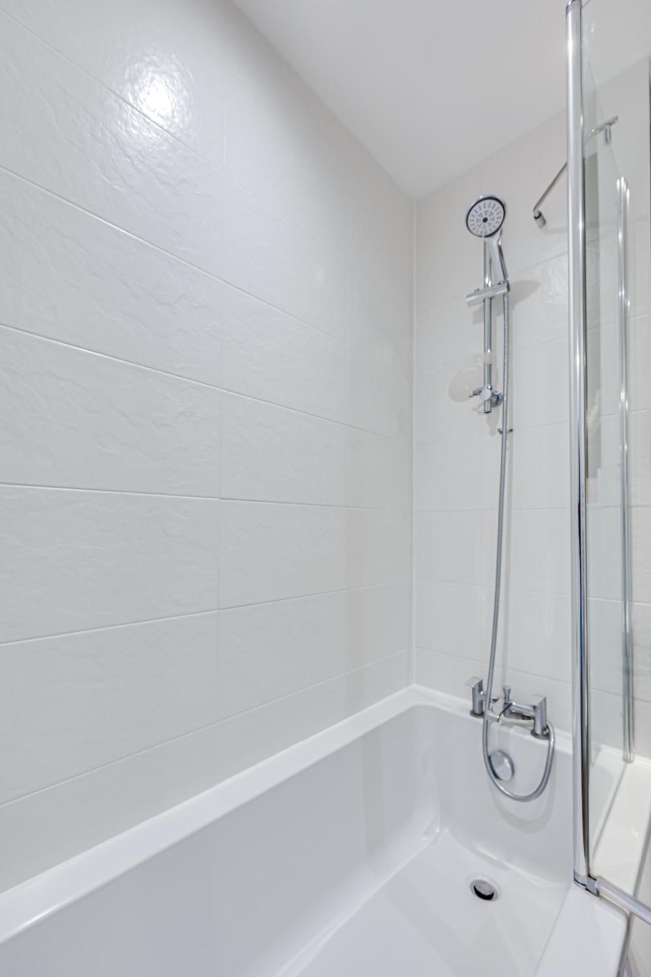 Penthouse Apartment - City Centre - Secure Parking, Balcony, Self-Check-In, Fast Wifi And Smart Tv With Netflix By Yoko Property Milton Keynes Eksteriør billede
